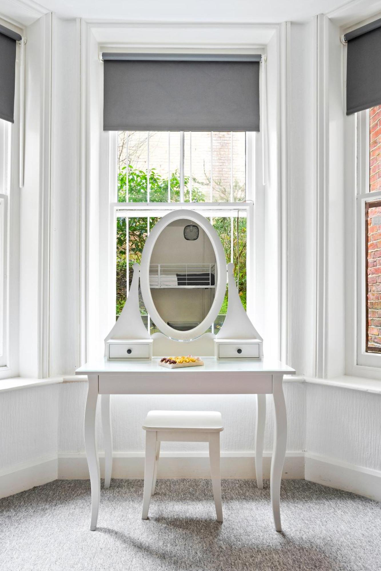 Family Retreat Stylish Bournemouth, Sleeps 6, 7 Minute Walk To Apartment Bournemouth