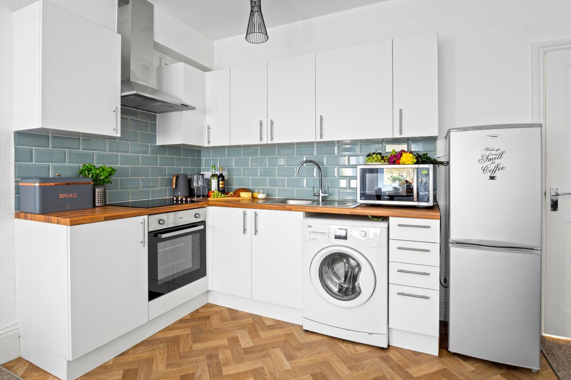 Family Retreat Stylish Bournemouth, Sleeps 6, 7 Minute Walk To Apartment Bournemouth