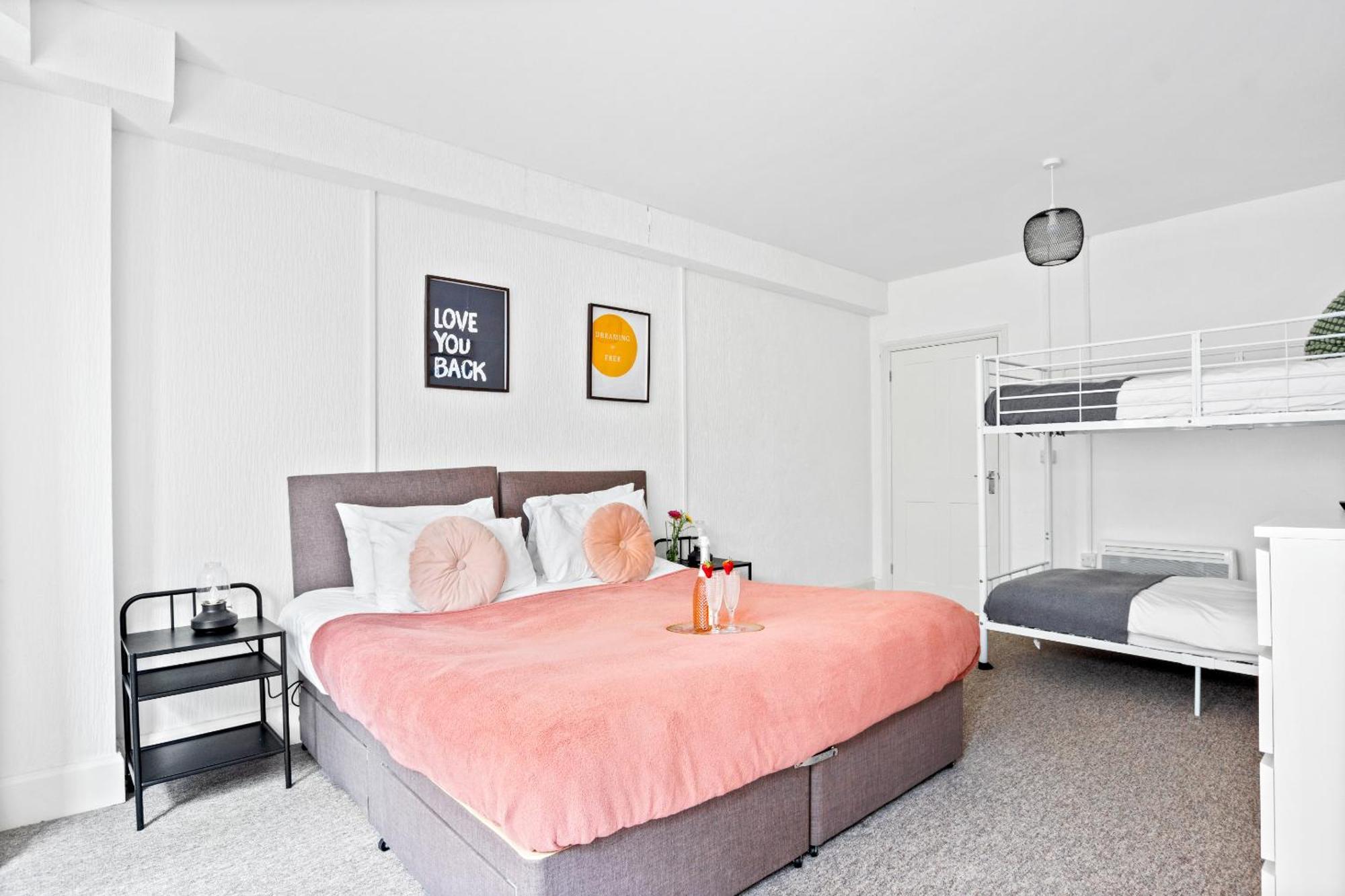 Family Retreat Stylish Bournemouth, Sleeps 6, 7 Minute Walk To