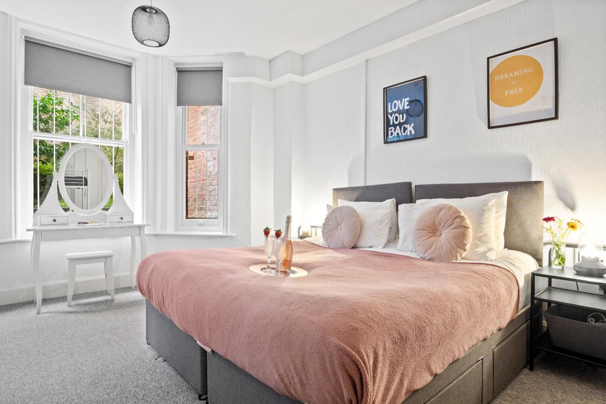 Family Retreat Stylish Bournemouth, Sleeps 6, 7 Minute Walk To Apartment Bournemouth