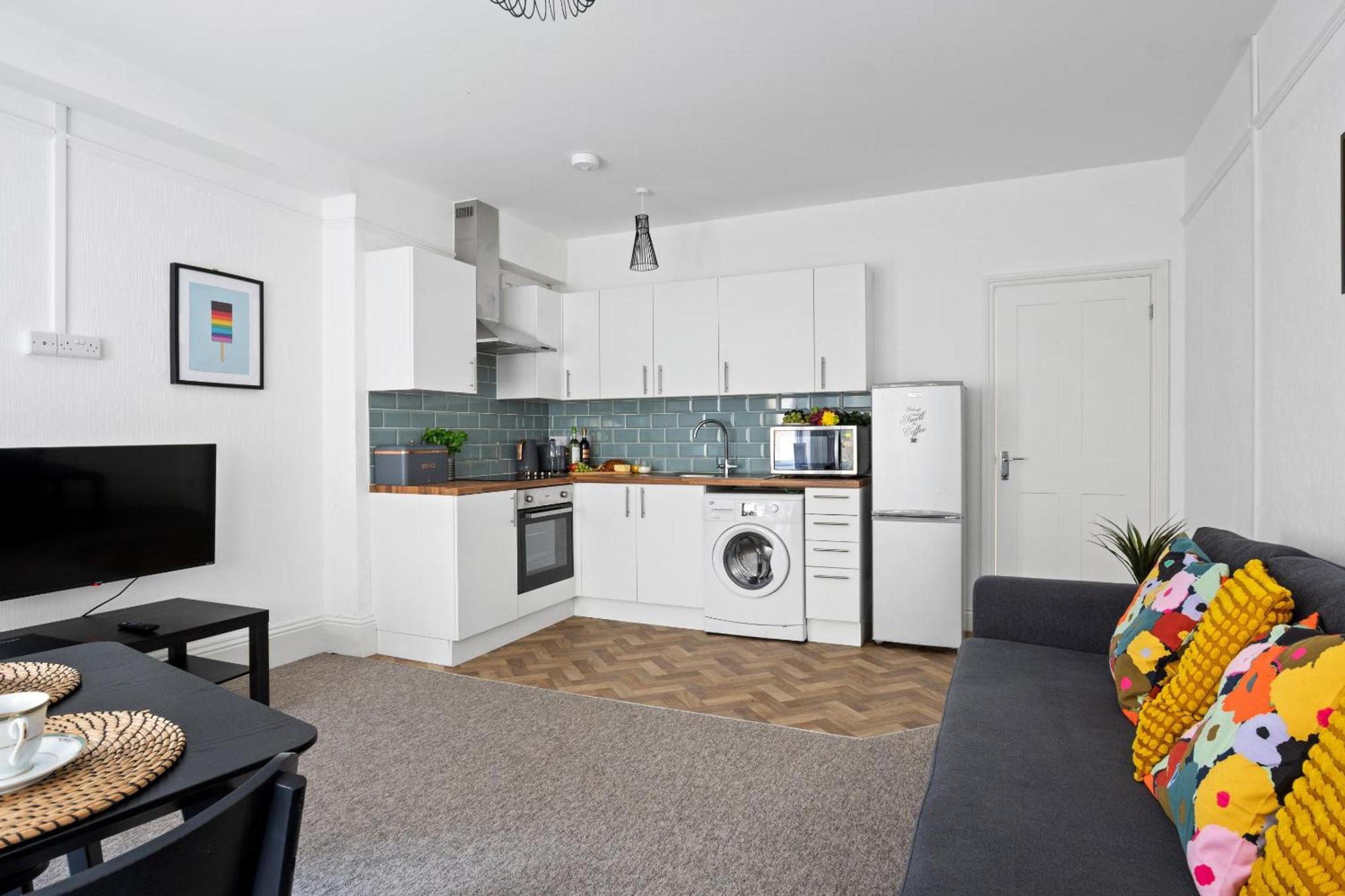 Apartment Family Retreat Stylish Bournemouth, Sleeps 6, 7 Minute Walk To Bournemouth