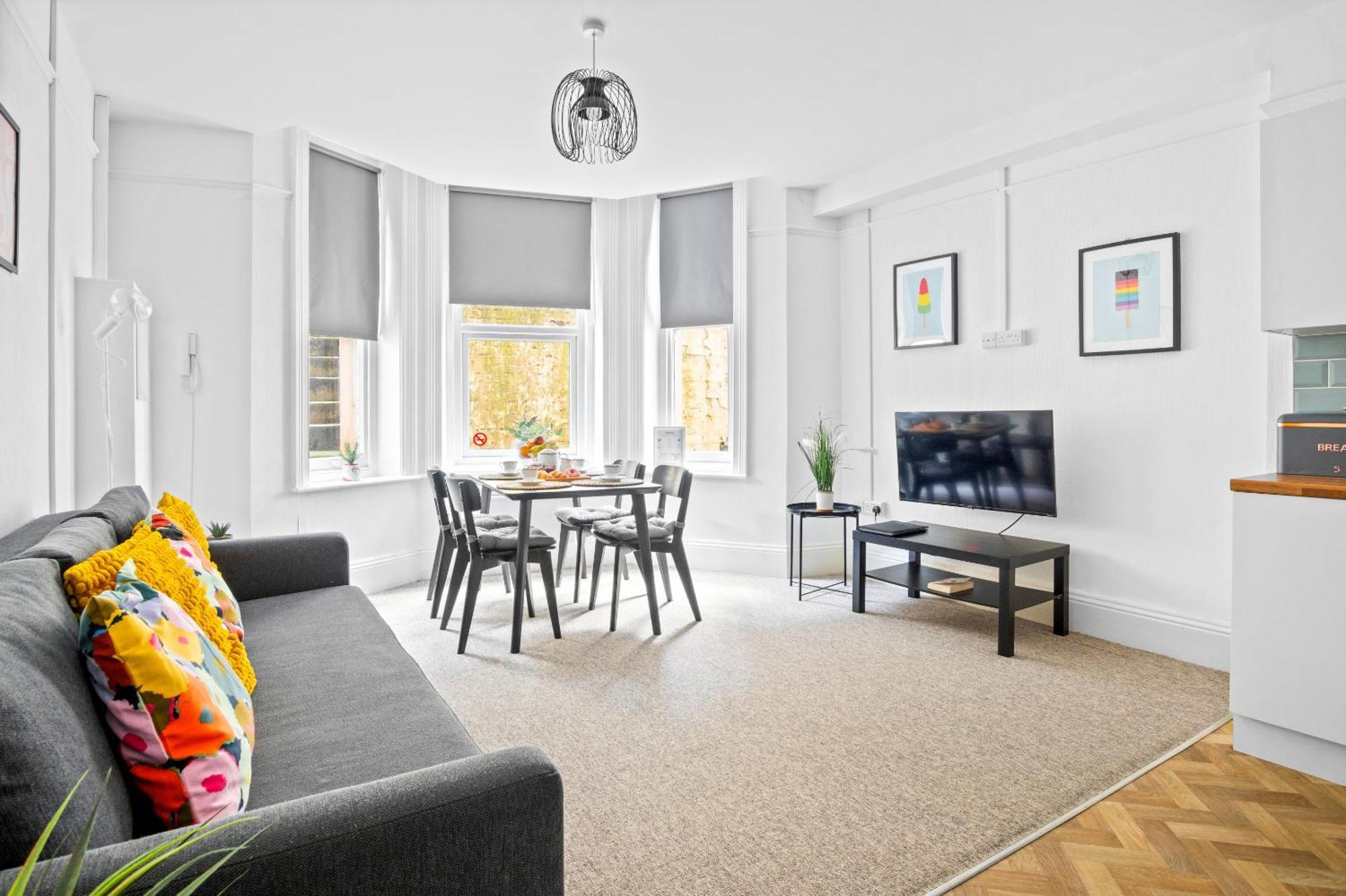Family Retreat Stylish Bournemouth, Sleeps 6, 7 Minute Walk To *